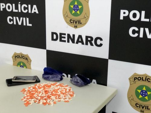 Denarc apreende R$ 50 mil em drogas sintéticas que chegaram a Sergipe pelos Correios e prende dois homens