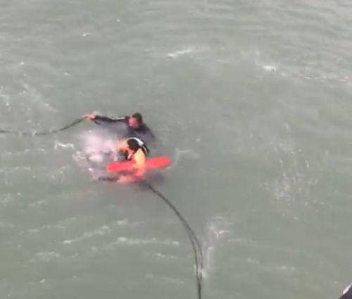 Atleta é resgatado pelo GTA após caiaque quebrar em alto mar na região da Coroa do Meio