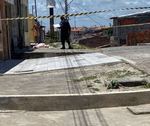 Mulher é assassinada com golpes de faca em Aracaju e suspeito preso em flagrante