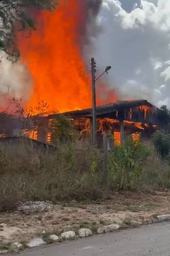Sede desativado da Polícia Militar é atingido por incêndio em Nossa Senhora da Glória