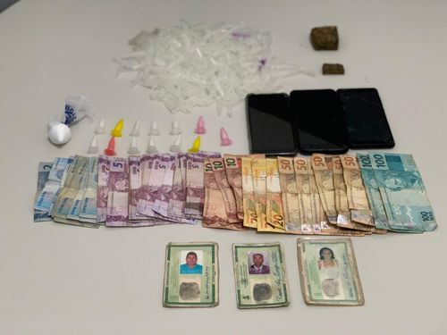 Polícia desarticula ponto de venda de drogas e prende uma mulher e dois homens em Lagarto