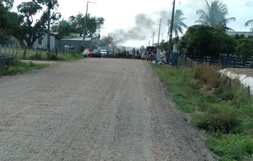 Moradores fazem manifestação entre Campo do Brito e Macambira, por conta de transtornos causados pela obra na rodovia