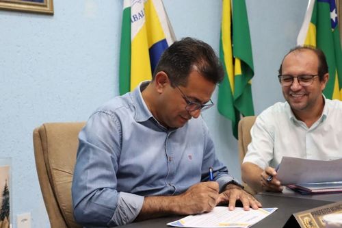 Prefeito Adailton Sanciona Lei Que Reajusta Salário Dos Professores