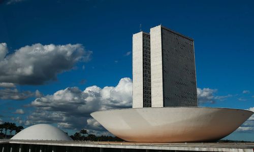 Câmara e Senado do Brasil escolhem hoje os seus novos dirigentes