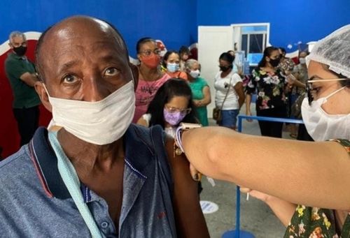 Grávidas, puérperas, lactantes e pessoas que fizeram o agendamento se vacinam hoje em Itabaiana