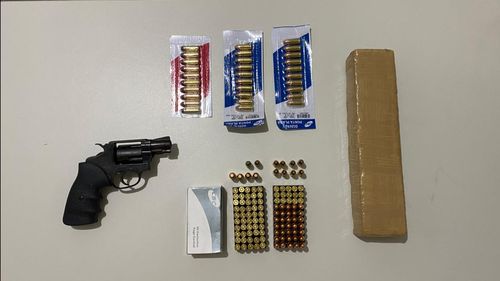 Cope prende em Pinhão, homem com drogas, munições de vários calibres e uma arma de fogo