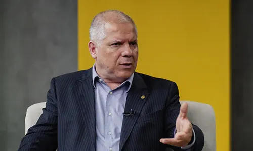 Presidente do INSS é exonerado após operação da PF que investiga descontos indevidos em benefícios