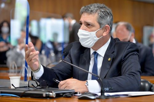Contrariando o PT, Rogério Carvalho vota a favor do “Orçamento Secreto”, é criticado e justifica o voto