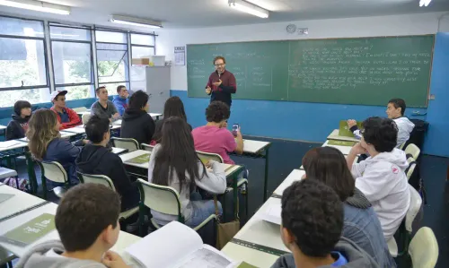 Piso nacional dos professores sobe para R$ 5.130 com reajuste acima da inflação