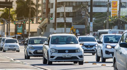Proprietário que não comunica a venda do carro corre risco de multa, ação judicial e investigação criminal, alerta a polícia
