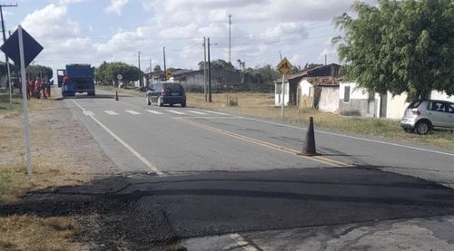 DER/SE instala redutores de velocidade na SE-290 em Tobias Barreto