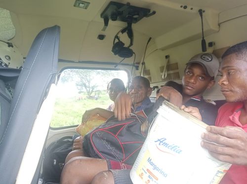 No Sul da Bahia, GTA de Sergipe resgata família ilhada. Dentre os resgatados, dois idosos