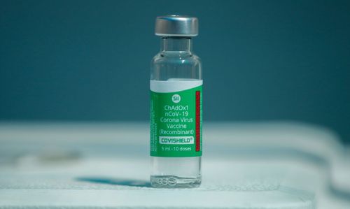 Primeiro lote de insumos necessários para vacina da Fiocruz chega ao Brasil neste sábado, 06