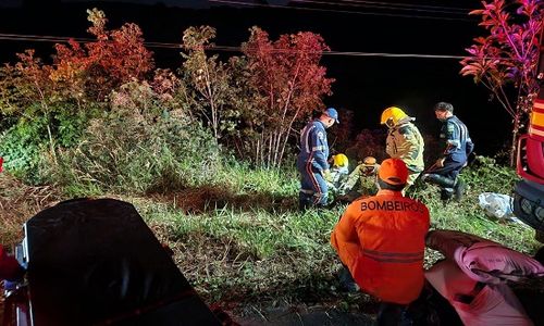 Mulher fica ferida após carro cair em ribanceira na SE-368, em Santa Luzia do Itanhy