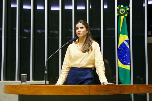 TRE-SE determina multa de R$ 50 mil ao dia para  que publicidade irregular de Yandra Moura seja removida
